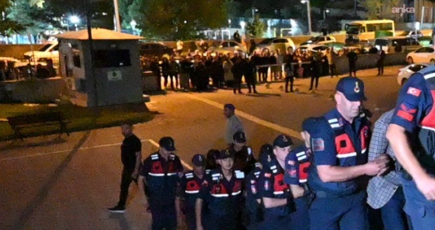 Kırıkkale'nin Yahşihan Belediyesi'ne yönelik yolsuzluk soruşturması kapsamında yakalanan 35 şüpheli,