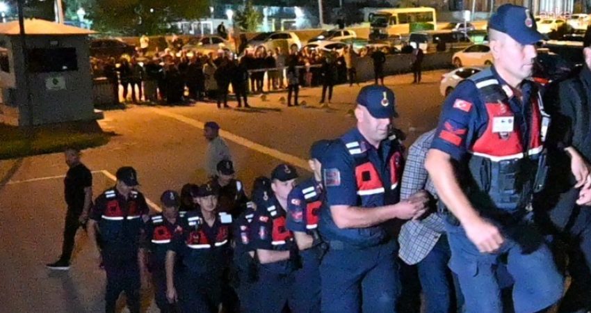 Yahşihan Belediyesi’ne yönelik soruşturmada 15 tutuklama Yahşihan Belediyesi'ne yönelik yolsuzluk soruşturması kapsamında gözaltına alınan 35 şüpheliden