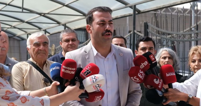 YENİ Parti Eskişehir İl Başkanı Talat Yalaz, CHP İl Başkanlığı