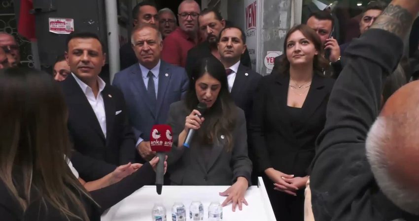 YENİ Parti İstanbul Milletvekili Gökan Zeybek, partisinin Eyüpsultan İlçe Başkanlığı
