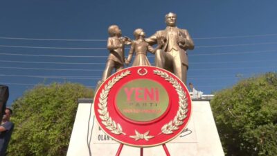 İzmir'in Foça ilçesinde YENİ Parti İlçe Başkanlığı, düzenlenen törenle açıldı.