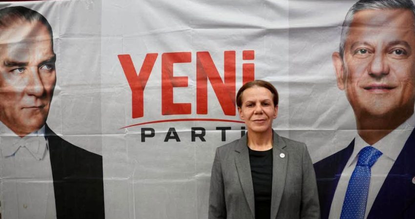YENİ Parti Gömeç İlçe Başkanlığı’na Senay Çankaya yeniden seçildi YENİ Parti Gömeç İlçe Başkanlığı seçiminde tek aday olan kurucu