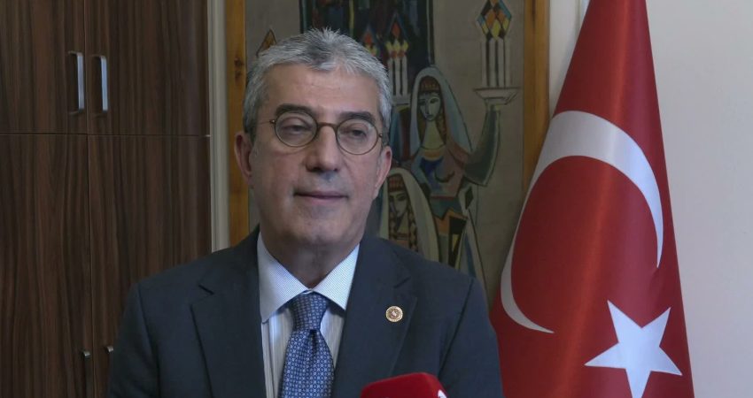 YENİ Parti Grup Başkanvekili Günaydın: “Sadece firmaları, fon şirketlerini değil, SPK’yı da BDDK’yı da soruşturmak lazım” YENİ Parti Grup Başkanvekili Gökhan Günaydın, "Memlekette büyük bir yolsuzluk