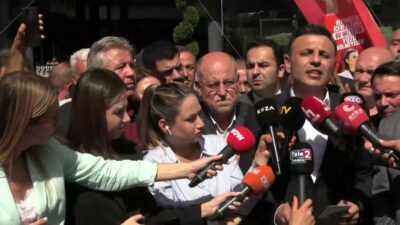 YENİ Parti İstanbul İl Başkanı Özgür Çelik, Üsküdar Belediyesi önünde