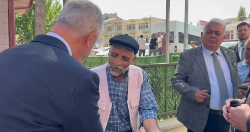 YENİ Parti Muğla Milletvekili Uzun ve Sivas Milletvekili Karasu, Gürün’de vatandaşlarla bir araya geldi YENİ Parti Muğla Milletvekili Cumhur Uzun ve Sivas Milletvekili Ulaş