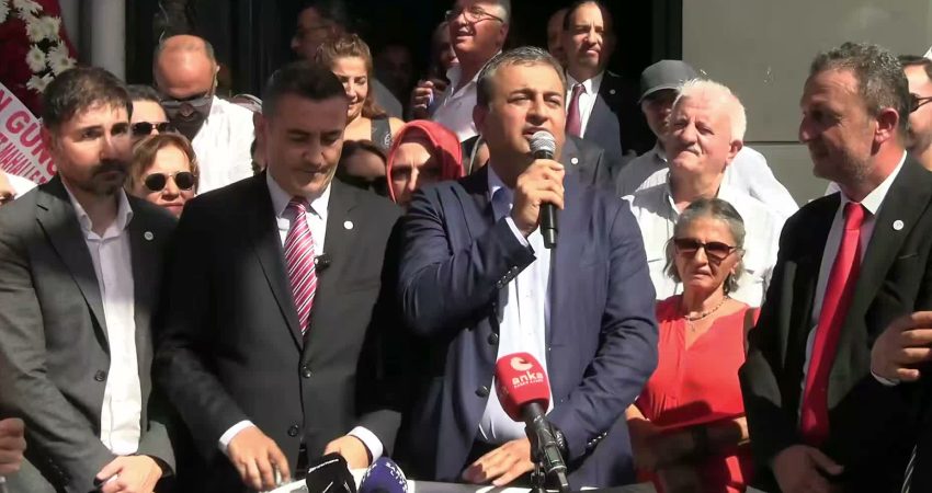 YENİ Parti İstanbul Milletvekili Gökan Zeybek, iktidarı köprü ve otoyol