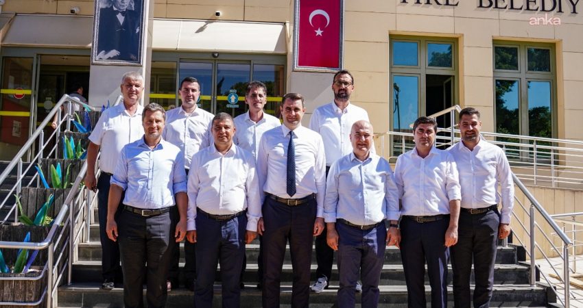 YENİ Parti Tire İlçe Başkanlığının açılışı, partililer ve vatandaşların katılımıyla