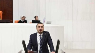 YENİ Partili Başevirgen: “TARİŞ’in açıkladığı 80 lira üzüm fiyatı ile çiftçi litresi 82,50 lira olan mazottan 1 litre bile alamıyor” YENİ Parti Manisa Milletvekili Bekir Başevirgen, "Bugün TARİŞ’in açıkladığı 80