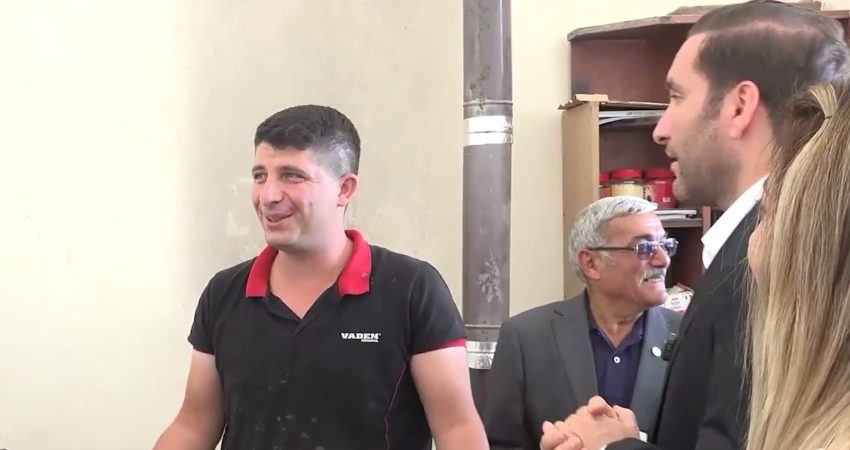 YENİ Partili Bilici Aksaray’da esnaf ziyareti yaptı YENİ Parti Adana Milletvekili Bilal Bilici, Aksaray’da esnaf ziyaretinde bulundu.