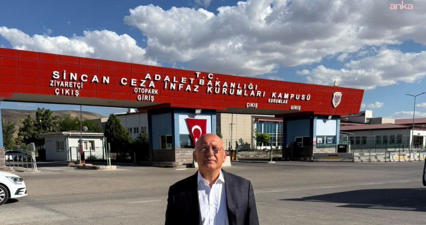 YENİ Partili Çakırözer: “Gazeteci Tuğba Tekerek 40 kişilik koğuşta yerde yatırılıyor” YENİ Parti Genel Başkan Yardımcısı Utku Çakırözer, Sincan Cezaevi'nde tutuklu