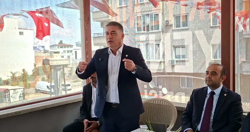 Osmaniye'de partililerle bir araya gelen YENİ Parti Hatay Milletvekili Servet