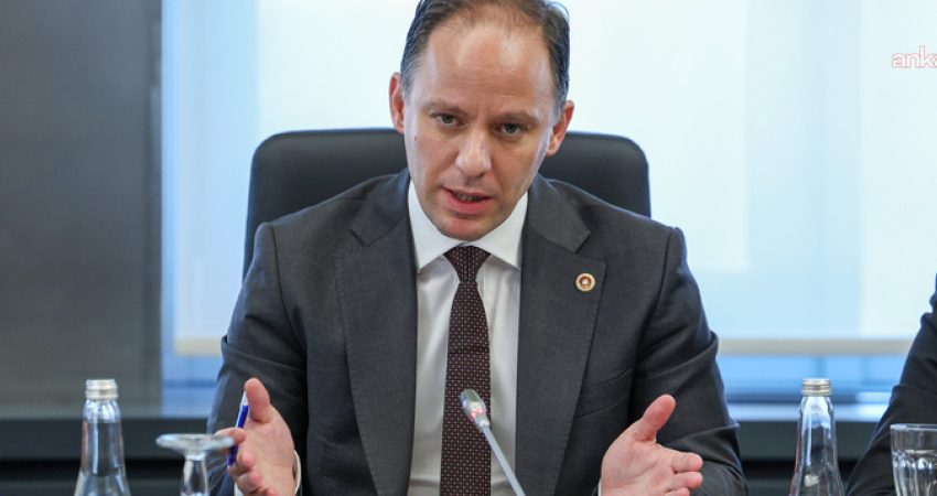 YENİ Partili Yavuzyılmaz: Toplumun alarm zillerini, emeklinin çığlığını daha ne kadar duymazdan geleceksiniz? YENİ Parti Zonguldak Milletvekili Deniz Yavuzyılmaz, Anayasa Mahkemesi önünde düzenlenen