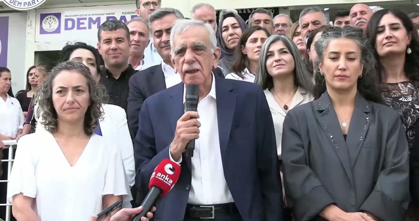 Yerlerine kayyum atanan DEM Partili belediye başkanları Mardin’de bir araya
