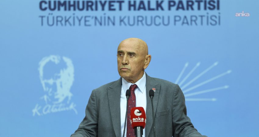 CHP Genel Başkan Yardımcısı Yıldırım Kaya, Manisa'da bir lise önünde