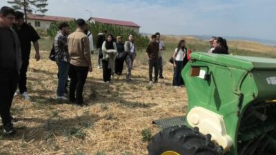 Yozgat Bozok Üniversitesi Ziraat Fakültesi öğrencileri, tarımsal ürünlerin tarla hazırlığı,