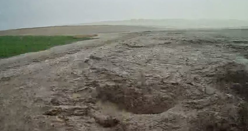 Yozgat’ta yağış sele dönüştü, Şefaatli ilçesinde hasara neden oldu Yozgat'ta dün akşam saatlerinde başlayan sağanak yağışın ardından oluşan sel,