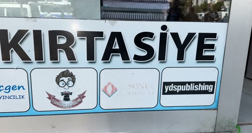 Okulların açılmasına sayılı günler kala Yüksekova’daki kırtasiyeciler, zincir marketler ve