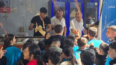 Yumurtalık Belediye Başkanı Erdinç Altıok, ilçedeki öğrencilerle bir araya geldi.