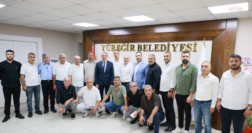 Yüreğir Belediye Başkan Vekili Özünal, muhtarların taleplerini dinliyor Yüreğir Belediye Başkan Vekili Tarık Özünal, muhtarlarla bir araya geldiği