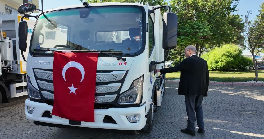 Yüreğir Belediyesi, temizlik ve saha hizmetlerinde kullanılmak üzere üç sıkıştırmalı