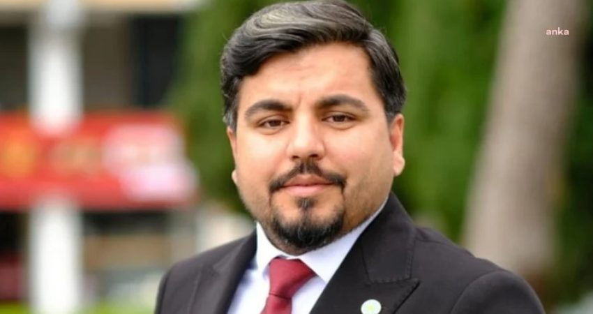Yurt dışına kaçmaya çalışırken yakalanan YouTuber Arif Kocabıyık tutuklandı Sosyal medyada sokak röportajlarıyla tanınan YouTuber Arif Kocabıyık, hakkında uygulanan