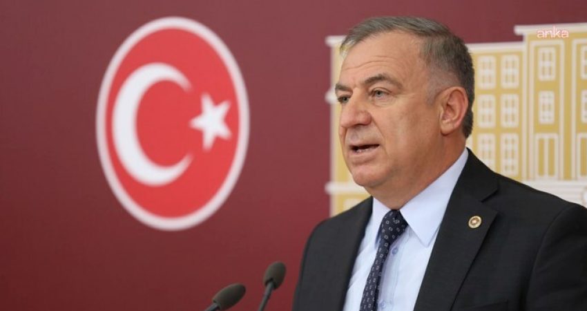 YENİ Parti İstanbul Milletvekili Gökan Zeybek, Üsküdar Belediyesi Başkan Yardımcısı Amine