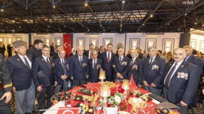 İzmir Valiliği tarafından 29 Ekim Cumhuriyet Bayramı dolayısıyla düzenlenen resepsiyonda,