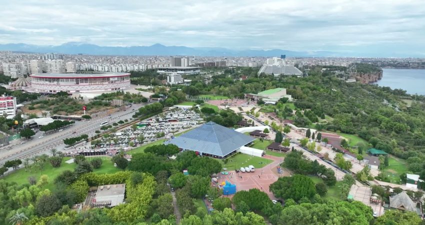 Antalya Büyükşehir Belediyesi’nin “Bugünü Oku, Geleceği Yaz” temasıyla bu yıl