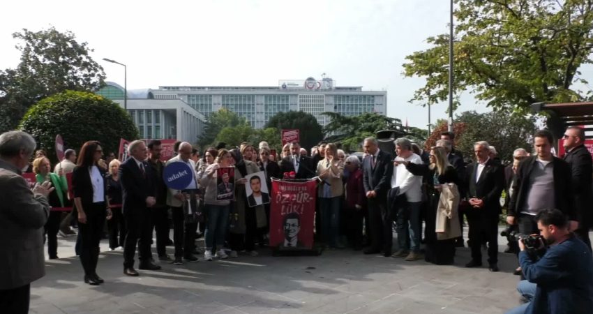 Aile Dayanışma Ağı’nın 49. buluşması, Saraçhane Parkı’nda gerçekleştirildi. Buluşmada, tutuklu