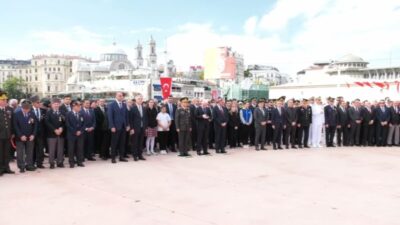 6 Ekim İstanbul’un Kurtuluşu’nun 103. yılı Taksim’de kutlandı İstanbul’un Kurtuluşu’nun 103. yılı, Taksim Cumhuriyet Anıtı’nda düzenlenen resmi törenle
