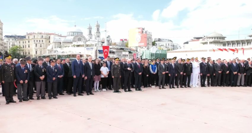 6 Ekim İstanbul’un Kurtuluşu’nun 103. yılı Taksim’de kutlandı İstanbul’un Kurtuluşu’nun 103. yılı, Taksim Cumhuriyet Anıtı’nda düzenlenen resmi törenle