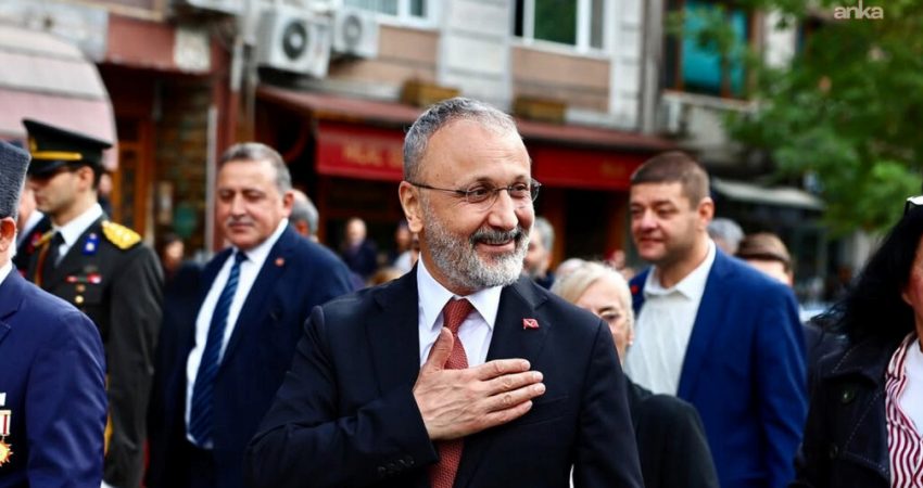 Belediyelere yönelik operasyonlarda tutuklanan Eyüpsultan Belediye Başkanı Mithat Bülent Özmen,