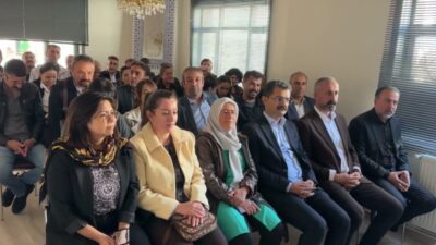 Van Büyükşehir Belediye Başkanlığı görevinden alınan Abdullah Zeydan, Van Gölü'nün
