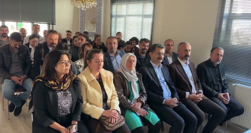 Abdullah Zeydan: “Van Gölü hunharca kirletiliyor” Van Büyükşehir Belediye Başkanlığı görevinden alınan Abdullah Zeydan, Van Gölü'nün