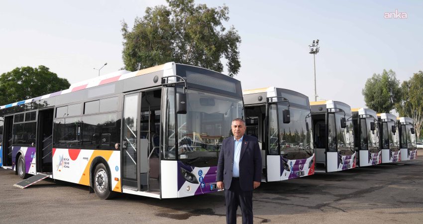 Adana Büyükşehir Belediyesi’nden filo yatırımı: 35 yeni araç hizmette Adana Büyükşehir Belediyesi, ulaşım ve belediye hizmetlerinde kullanılmak üzere filosuna