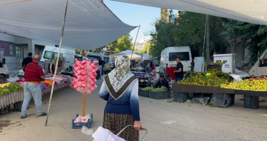 Adıyaman Belediyesi ile pazar esnafının iş birliğiyle Alitaşı Mahallesi’nde oluşturulan
