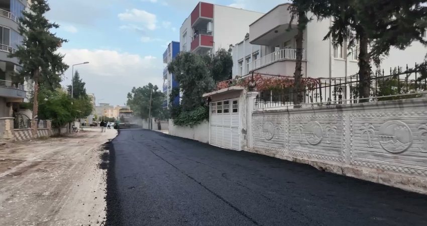 Adıyaman Belediyesi, Mimar Sinan Mahallesi’nde yolları yeniliyor… Başkan Tutdere: “İşimizin başında, halkımızın hizmetindeyiz” Adıyaman Belediyesi, 6 Şubat depremlerinde ağır hasar alan Mimar Sinan
