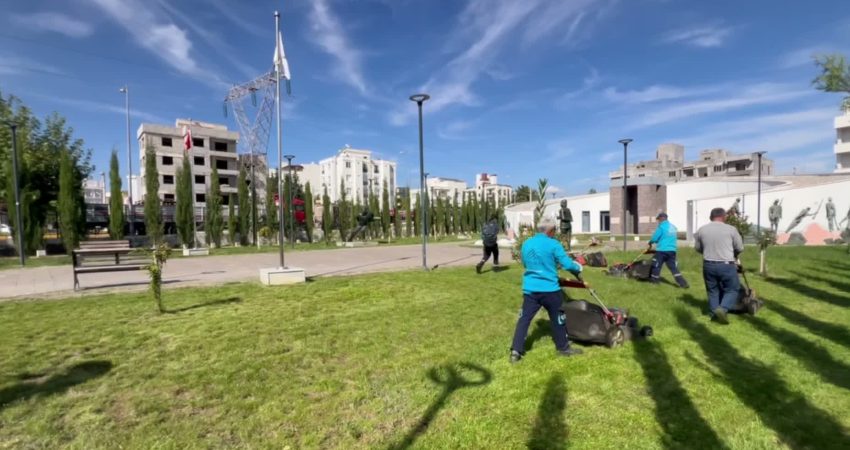 Adıyaman Belediyesi, kent genelindeki kavşak, refüj, kaldırım ile yeşil alanlarda
