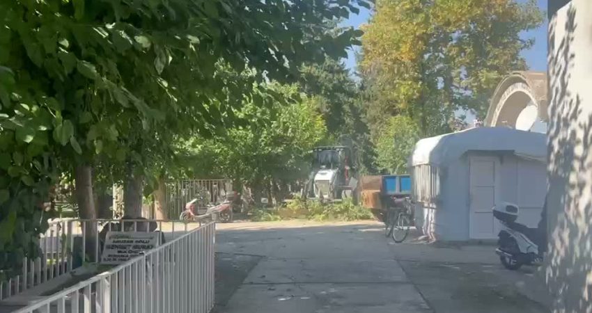 Adıyaman Belediyesi’nden Eski Mezarlık’ta kapsamlı bakım ve temizlik çalışması Adıyaman Belediyesi, Eski Mezarlık’ta ağaç budama, çevre temizliği ve bakım