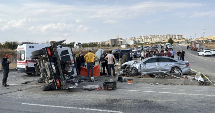 Kahramanmaraş'ın Afşin ilçesinde iki aracın çarpıştığı kazada bir kişi yaşamını
