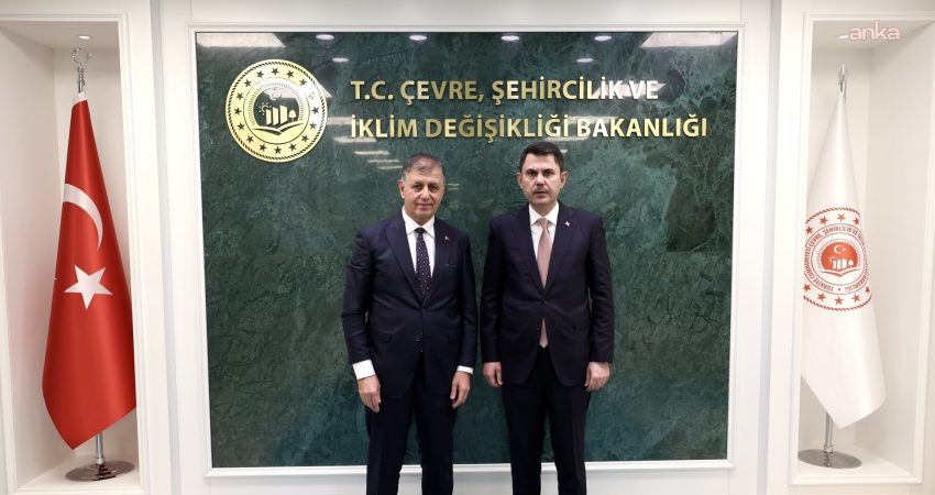 AK Parti’ye katılan Cemil Tugay’dan Murat Kurum ve Ömer Bolat’a ziyaret: “İzmir’in ihtiyaçlarına yönelik çalışmaları hızlandıracağız” İzmir Büyükşehir Belediye Başkanı Cemil Tugay, Çevre, Şehircilik ve İklim