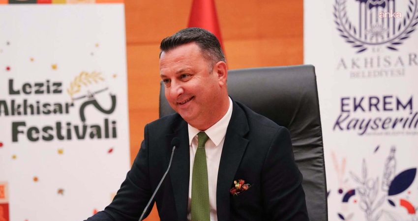 Akhisar Belediye Başkanı Ekrem Kayserili, kent genelinde sürdürülen altyapı çalışmalarının