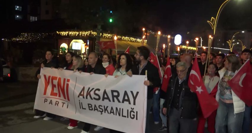 Aksaray’da fener alayında gençler Cumhuriyet için yürüdü YENİ Parti Aksaray İl Başkanlığı, Cumhuriyet’in 103. yıl dönümü için