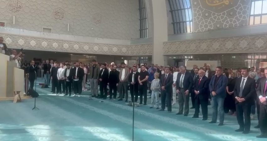 Almanya’da yaklaşık 1300 cami, “Açık Camiler Günü” kapsamında kapılarını farklı