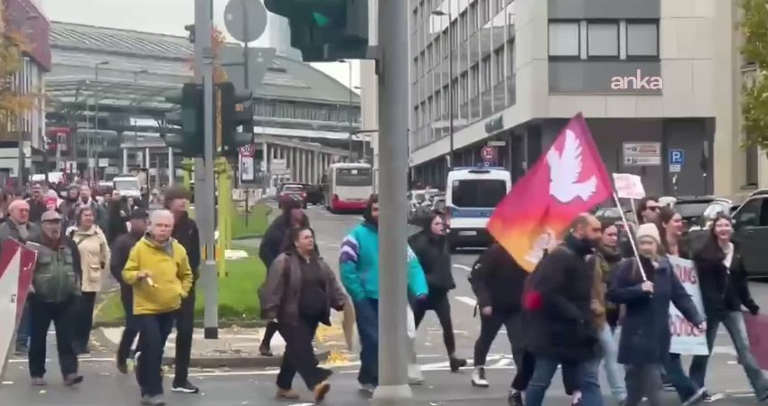 Almanya’da on binlerce kişi savaş politikaları ve hayat pahalılığına karşı yürüdü Fransa’da öğrencilerin başlattığı ve farklı Avrupa ülkelerine yayılan protestolara destek