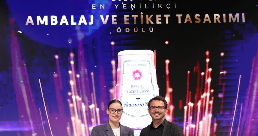 Anavarza Bal’ın akıllı kapak tasarımı, yılın en yenilikçi ambalajı seçildi Anavarza Bal, geliştirdiği Akıllı Kapak Süzme Çiçek Balı ürünüyle Gıda
