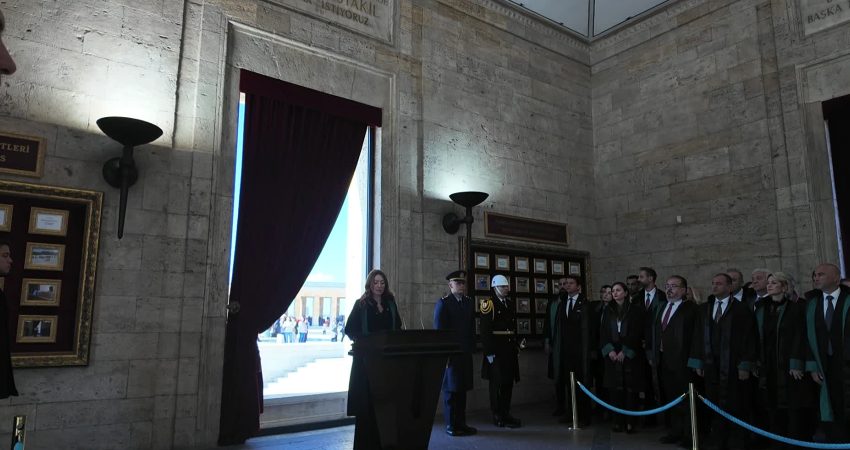 Ankara Barosu Başkanlığı'na seçilen Elçin Özge Şimşek Çağlayan ve yeni