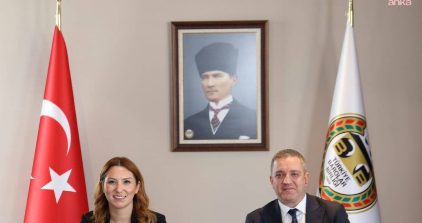 Ankara Barosu’ndan TBB’ye ziyaret Ankara Barosu Başkanı Elçin Özge Şimşek Çağlayan ve Yönetim Kurulu