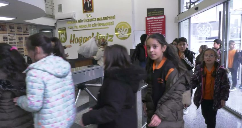Ankara Büyükşehir Belediyesi, 100. Yıl Gençlik Kütüphanesi’nde ilkokul öğrencilerini "Genç