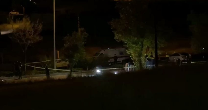 Ankara'nın Pursaklar ilçesinde polis uygulama noktasında durdurulan araçtaki bir kişi,